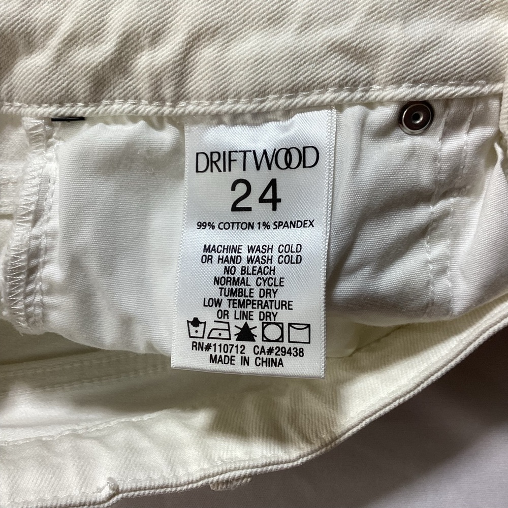 DRIFTWOOD Gizelle White Distressed Jeans with Floral Embroidery - Picture 6 of 15